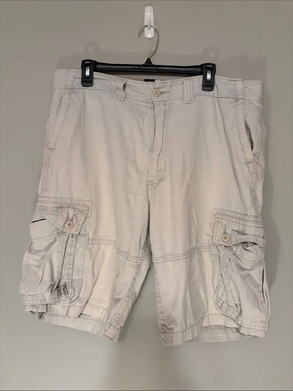 Levi's Men's Light Stone Cargo Shorts with Multiple Pockets